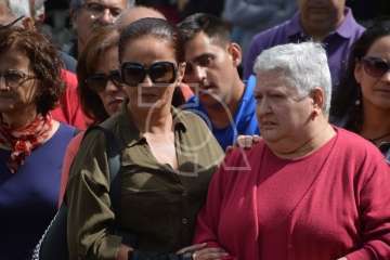 Emotivo acto de descubrimiento de la placa del pasaje que recuerda al periodista Adolfo Santana en Cernícalos (Foto TA)